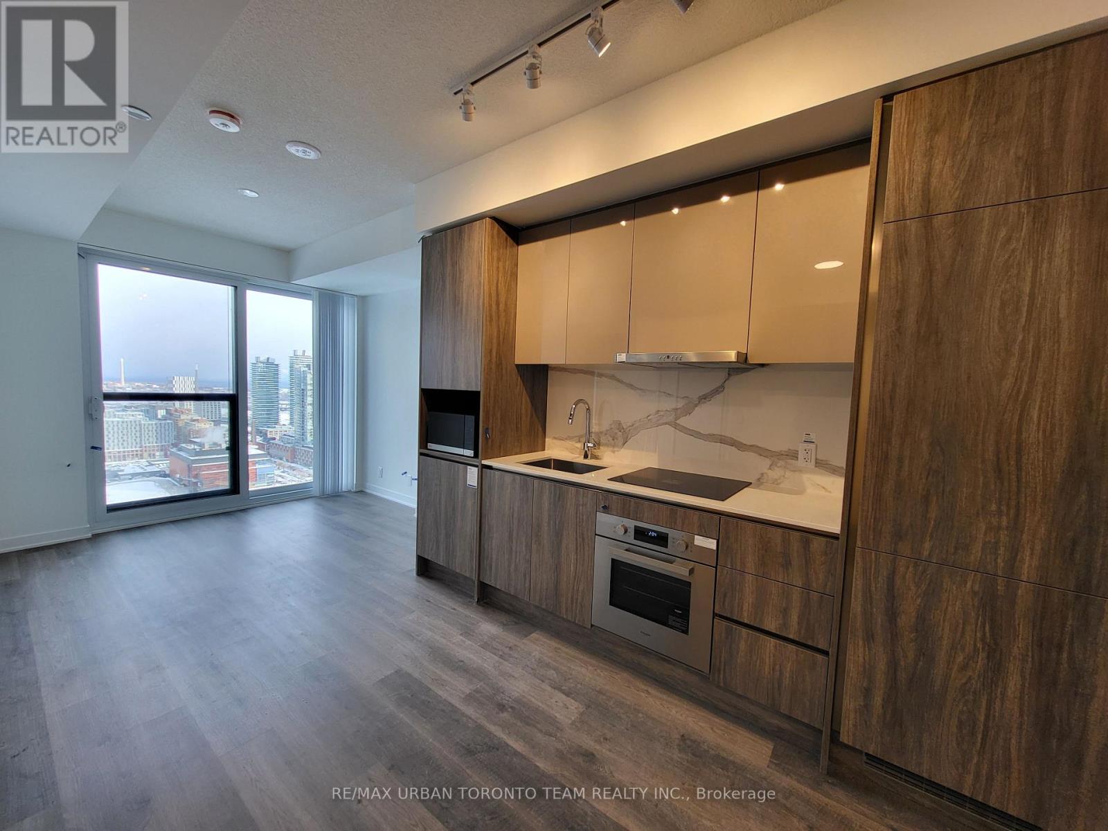 3305 - 180 Front Street E, Toronto, Ontario  M5A 0K9 - Photo 7 - C12905664