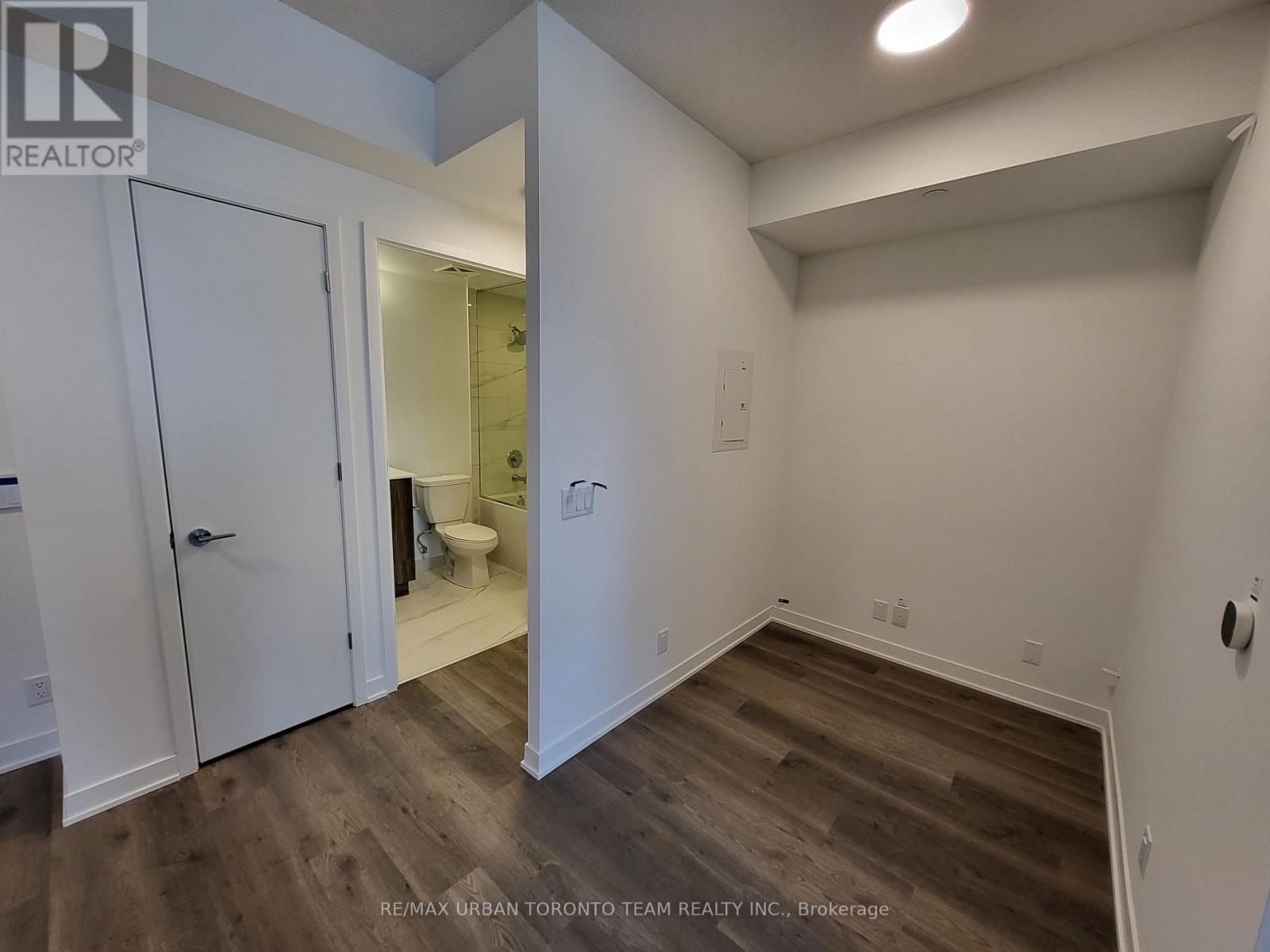 3305 - 180 Front Street E, Toronto, Ontario  M5A 0K9 - Photo 8 - C12905664