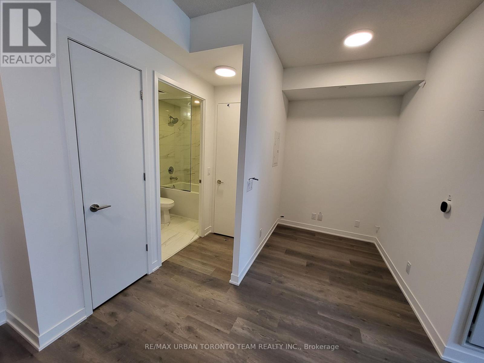 3305 - 180 Front Street E, Toronto, Ontario  M5A 0K9 - Photo 9 - C12905664