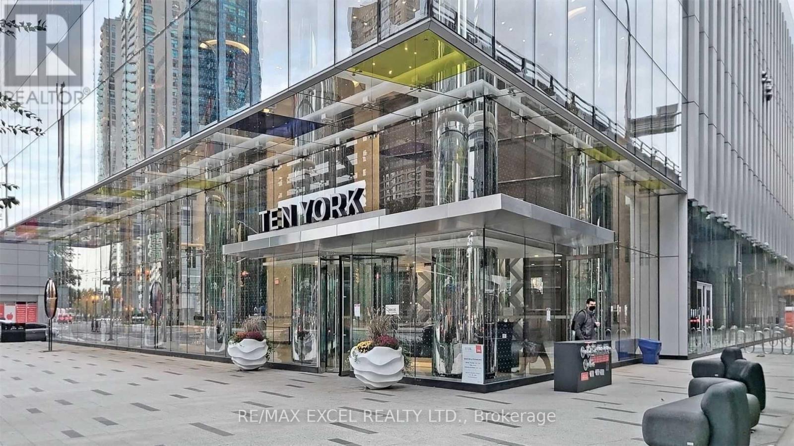 5009 - 10 York Street, Toronto, Ontario  M5J 0E1 - Photo 2 - C12905674