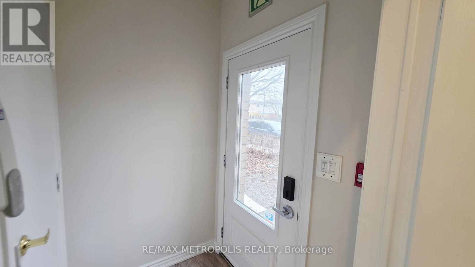 8 - 1250 St. Martins Drive E, Pickering, Ontario  L1W 0A2 - Photo 2 - E12905656