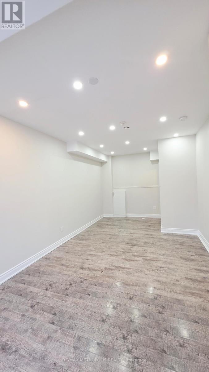 8 - 1250 St. Martins Drive E, Pickering, Ontario  L1W 0A2 - Photo 4 - E12905656