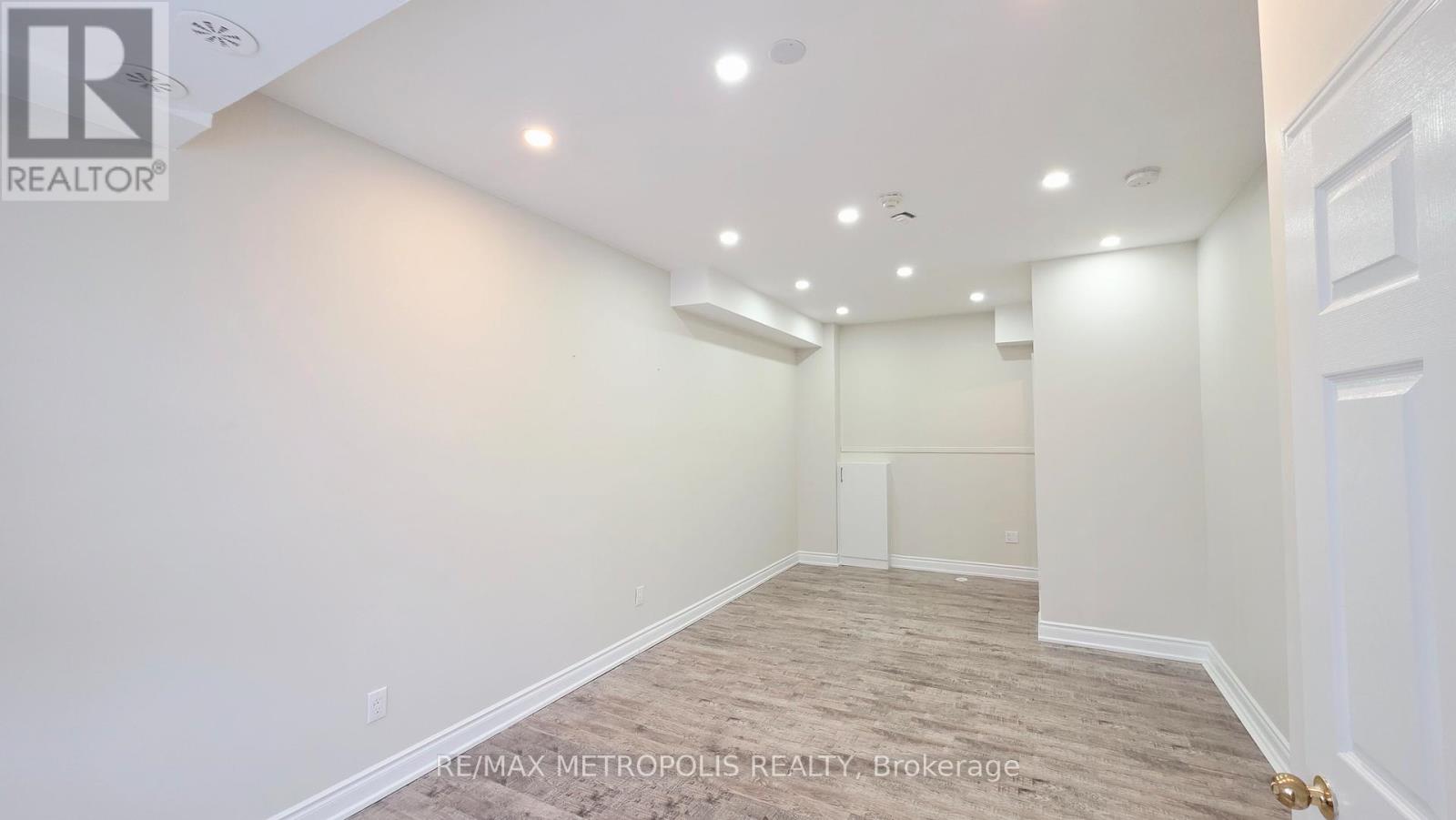 8 - 1250 St. Martins Drive E, Pickering, Ontario  L1W 0A2 - Photo 5 - E12905656