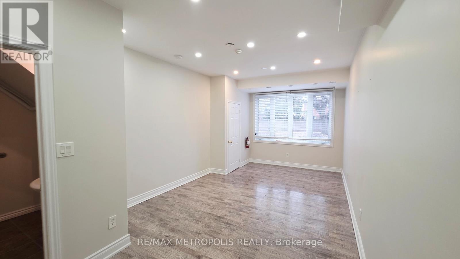 8 - 1250 St. Martins Drive E, Pickering, Ontario  L1W 0A2 - Photo 7 - E12905656