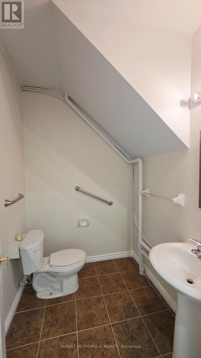 8 - 1250 St. Martins Drive E, Pickering, Ontario  L1W 0A2 - Photo 8 - E12905656