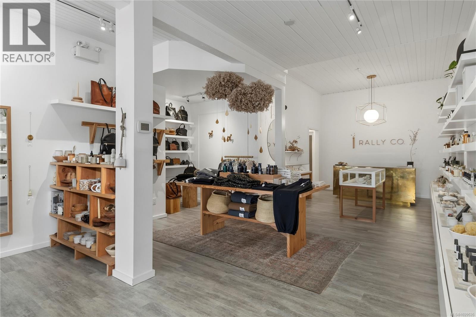 338 5th St, Courtenay, British Columbia  V9N 1K1 - Photo 2 - 1029535