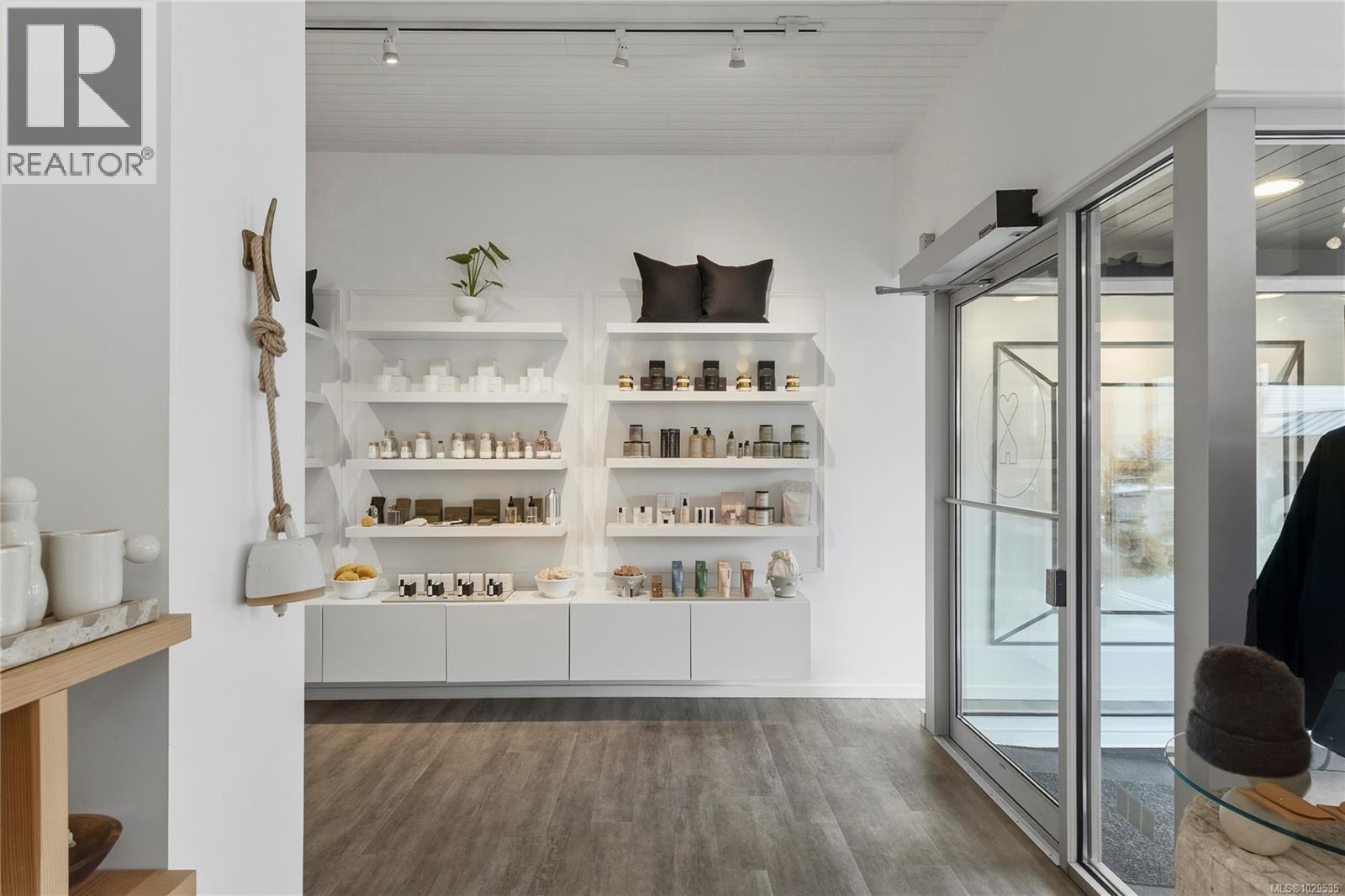 338 5th St, Courtenay, British Columbia  V9N 1K1 - Photo 3 - 1029535