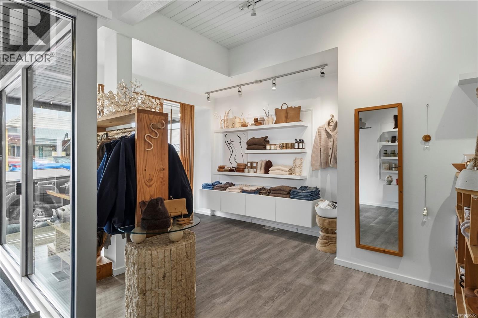 338 5th St, Courtenay, British Columbia  V9N 1K1 - Photo 4 - 1029535