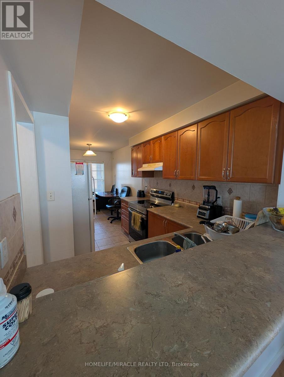 3115 Edgar Avenue, Burlington, Ontario  L7M 0A6 - Photo 4 - W12905646