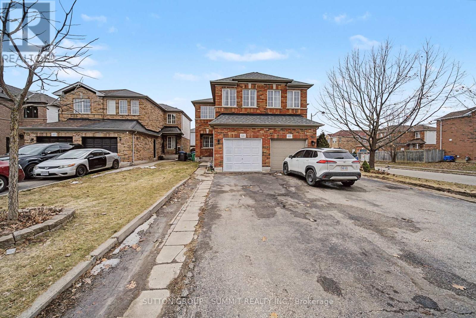 121 Willow Park Drive, Brampton, Ontario  L6R 2N3 - Photo 4 - W12905686