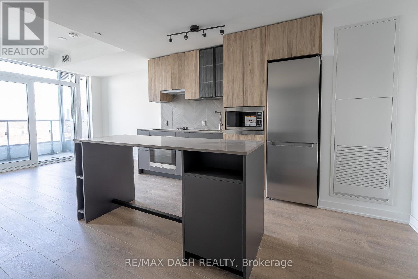 1008 - 1037 The Queensway Avenue, Toronto, Ontario  M8Z 0H5 - Photo 8 - W12905700