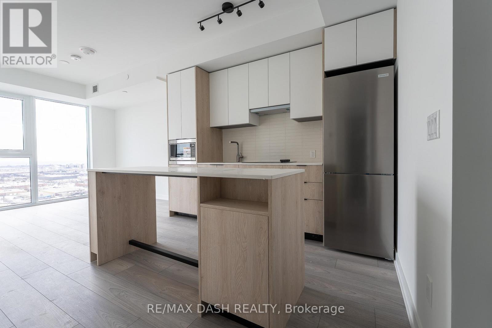 1606 - 1007 THE QUEENSWAY AVENUE, Toronto, Ontario