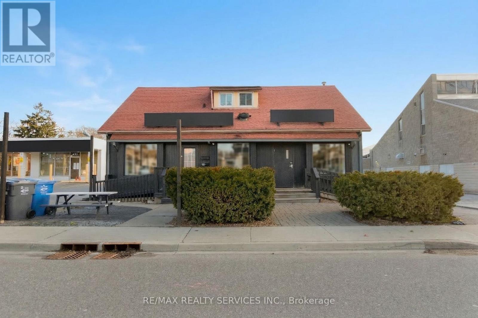 431 Brock Avenue, Burlington, Ontario  L7S 1M8 - Photo 2 - W12905706