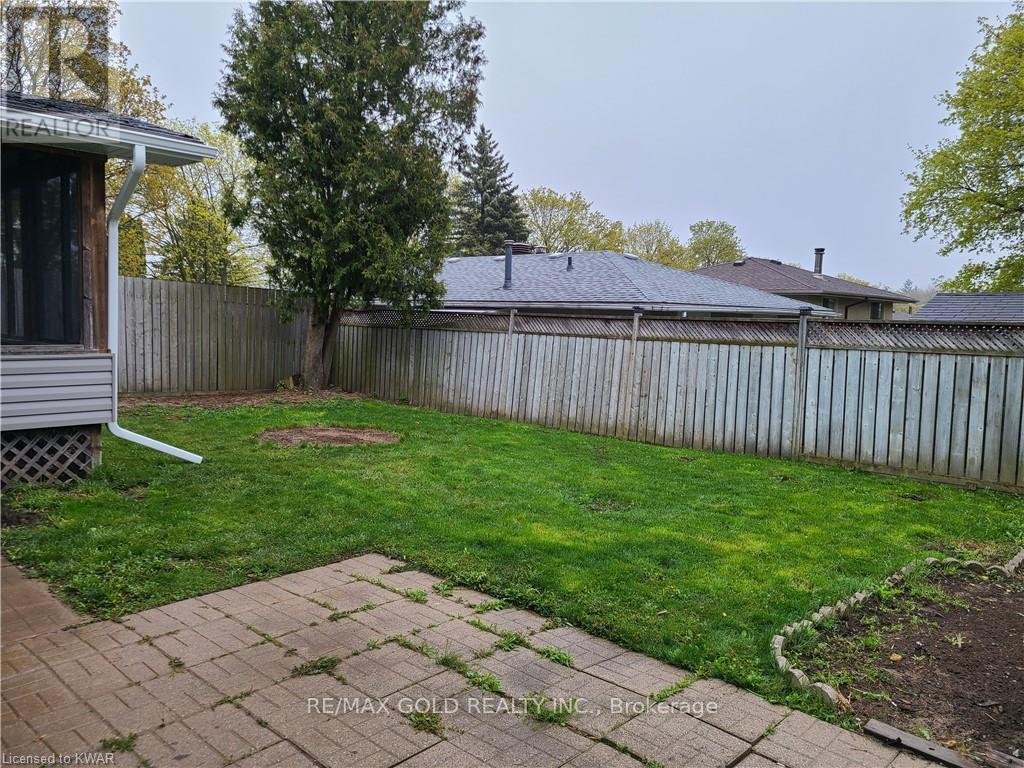 75 Pepperwood Crescent, Kitchener, Ontario  N2A 2R4 - Photo 12 - X12905666