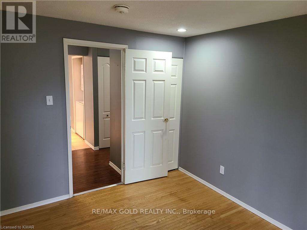 75 Pepperwood Crescent, Kitchener, Ontario  N2A 2R4 - Photo 4 - X12905666