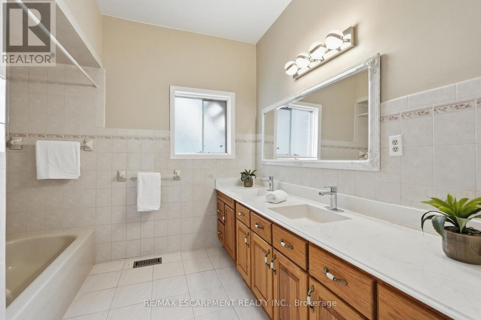 864 Highway 8, Hamilton, Ontario  L8E 5J3 - Photo 16 - X12905670