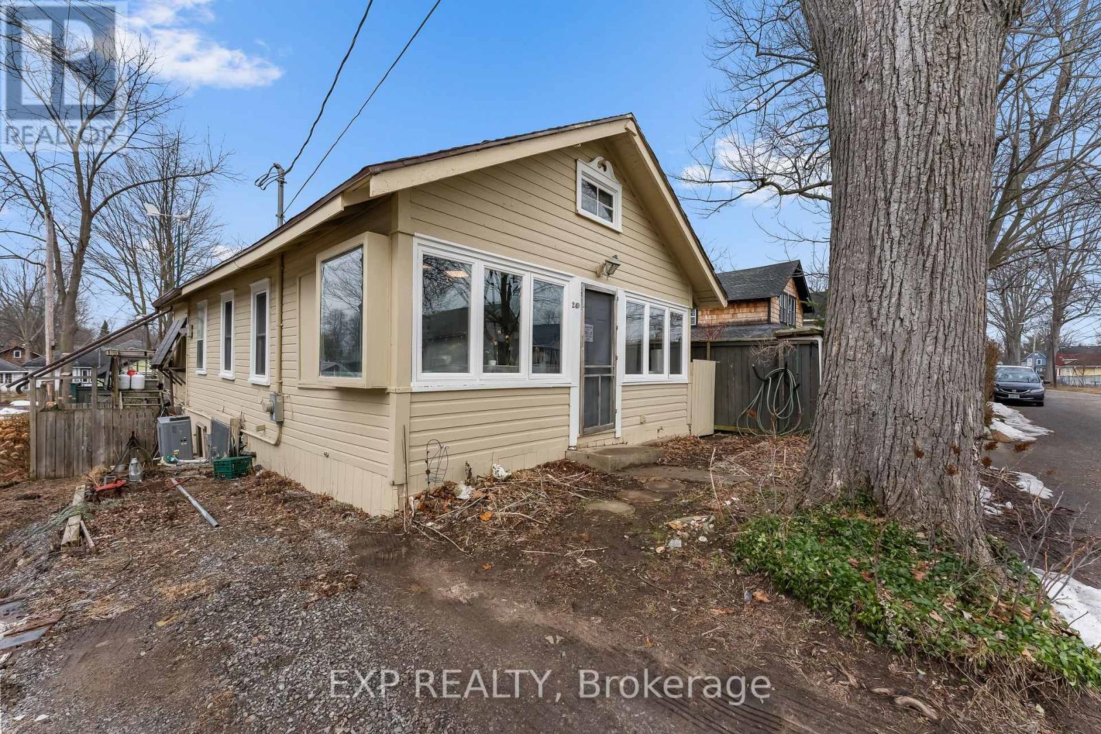 240 Lincoln Road W, Fort Erie, Ontario  L0S 1B0 - Photo 2 - X12854156