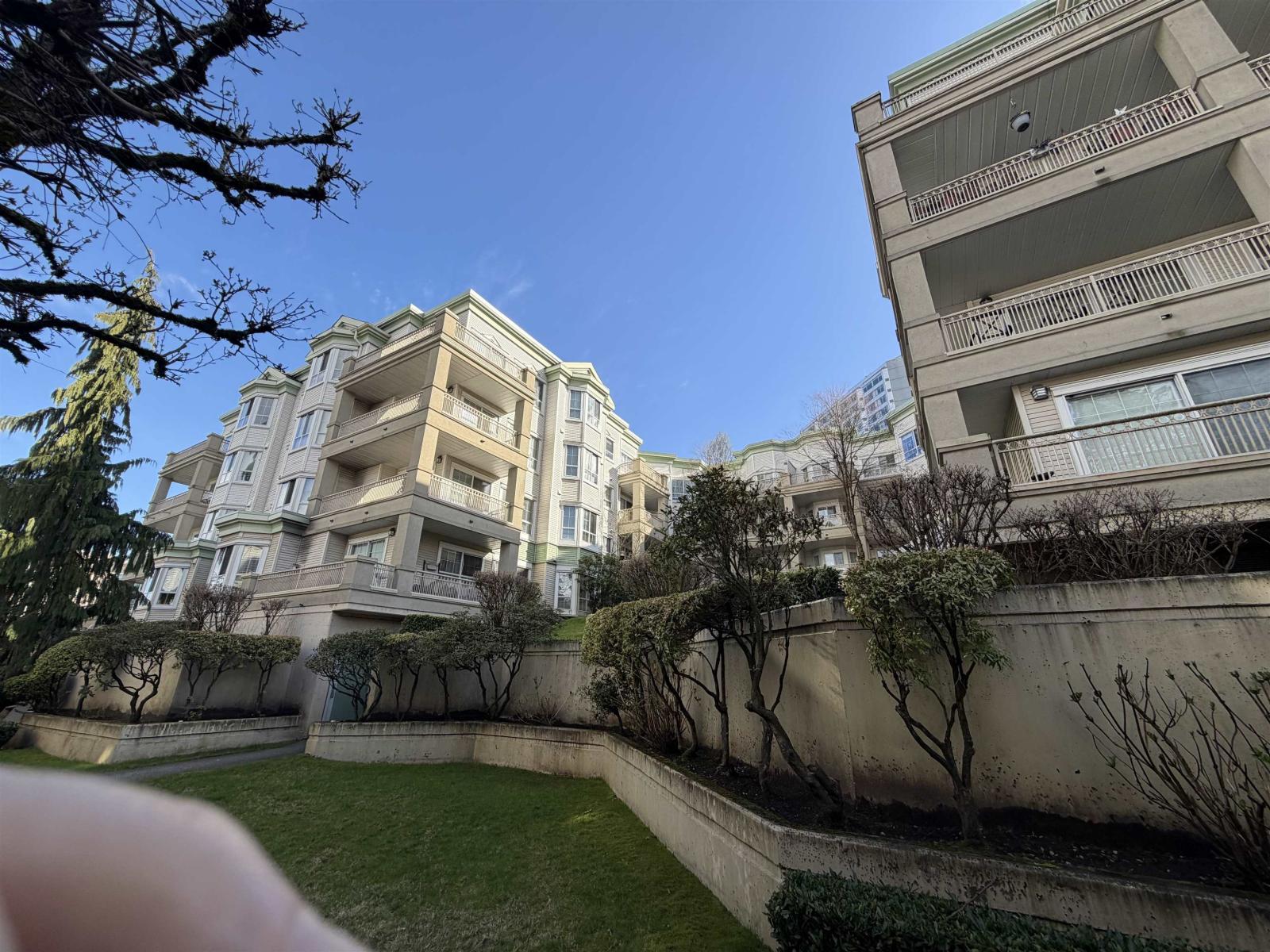 322 15268 105 Avenue, Surrey, British Columbia  V3R 0W8 - Photo 2 - R3098575