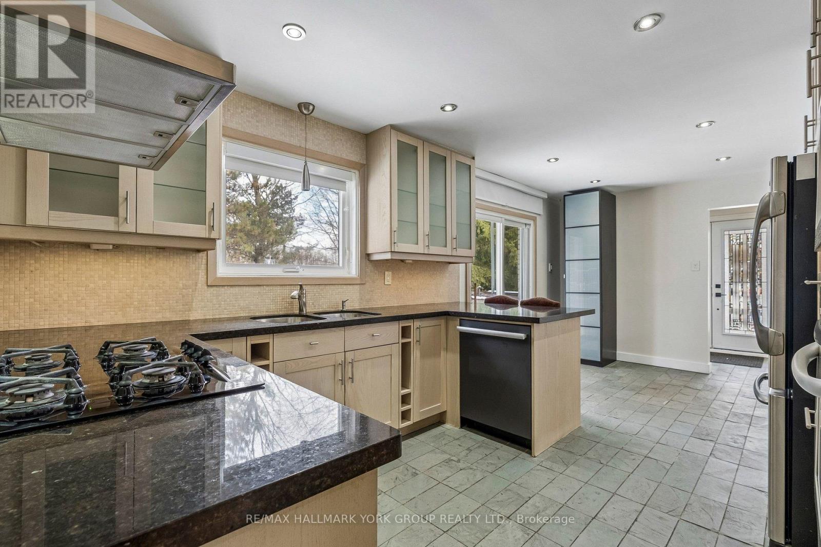 24 Coral Harbour Crescent, Markham, Ontario  L3T 2Z7 - Photo 13 - N12899070