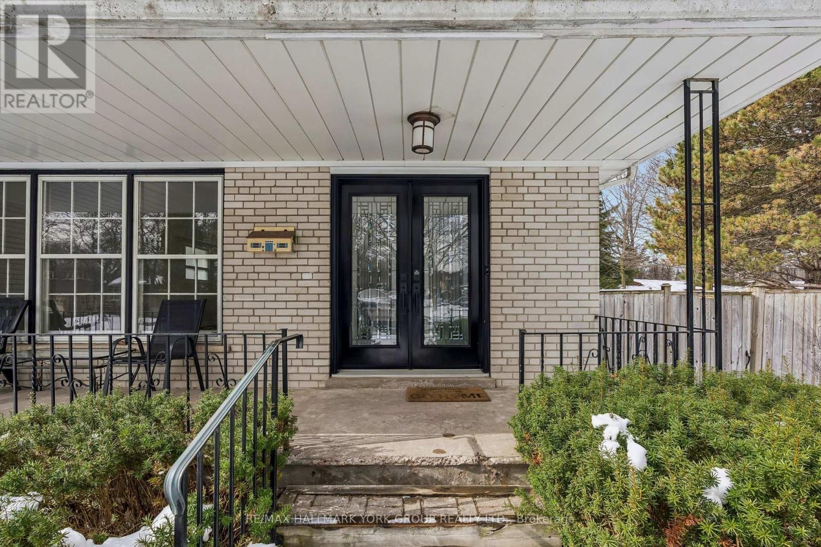 24 Coral Harbour Crescent, Markham, Ontario  L3T 2Z7 - Photo 3 - N12899070