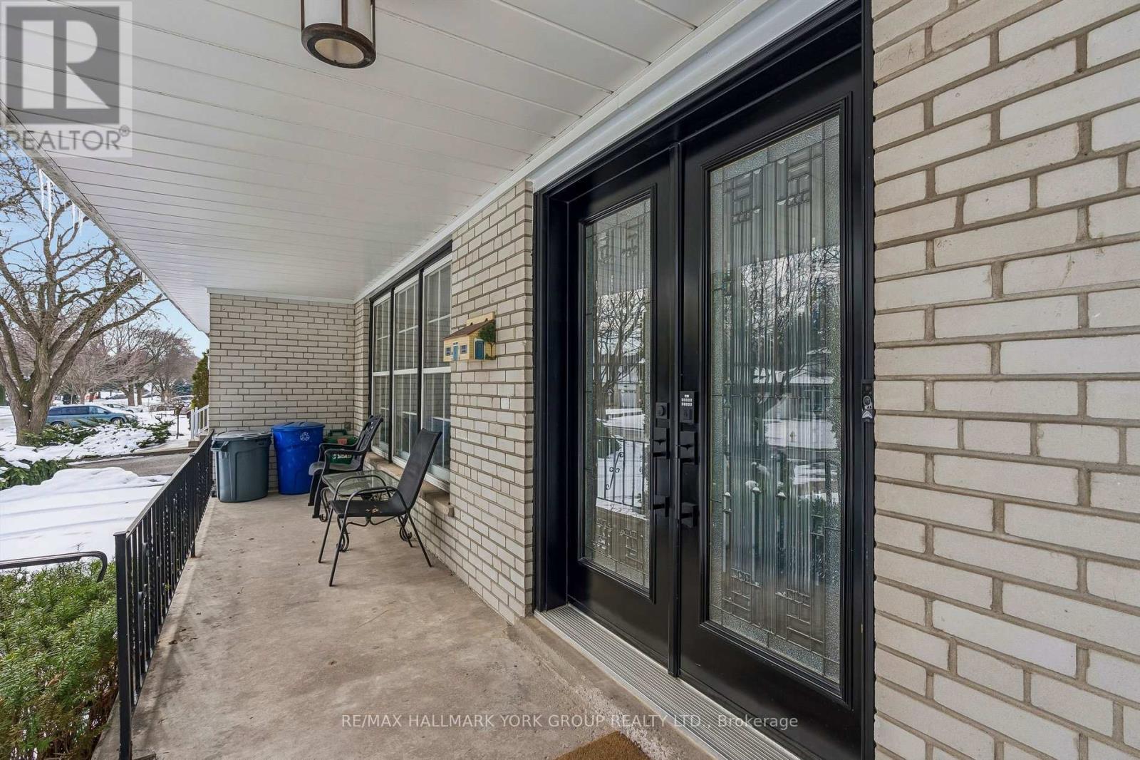 24 Coral Harbour Crescent, Markham, Ontario  L3T 2Z7 - Photo 4 - N12899070