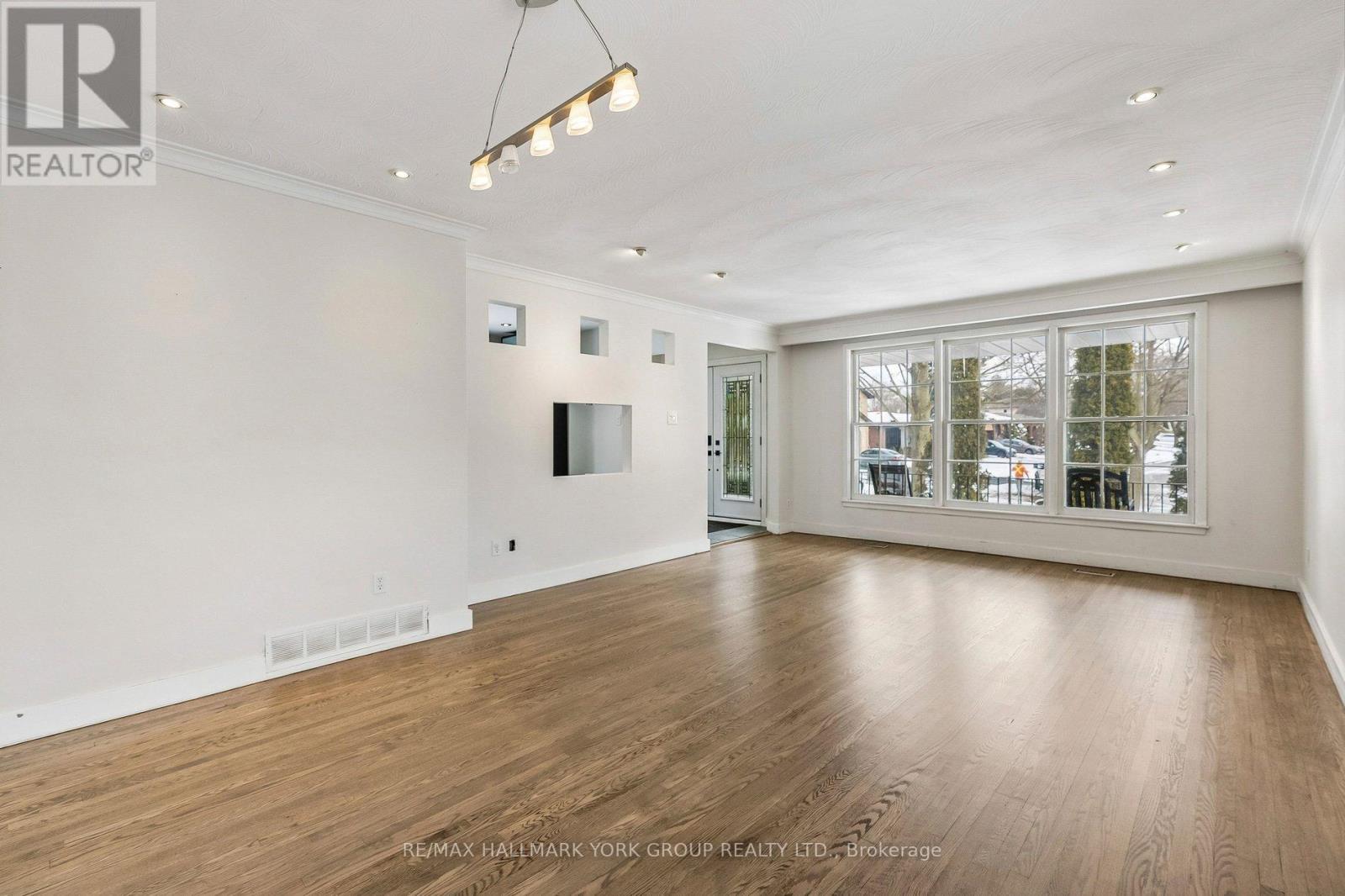 24 Coral Harbour Crescent, Markham, Ontario  L3T 2Z7 - Photo 8 - N12899070