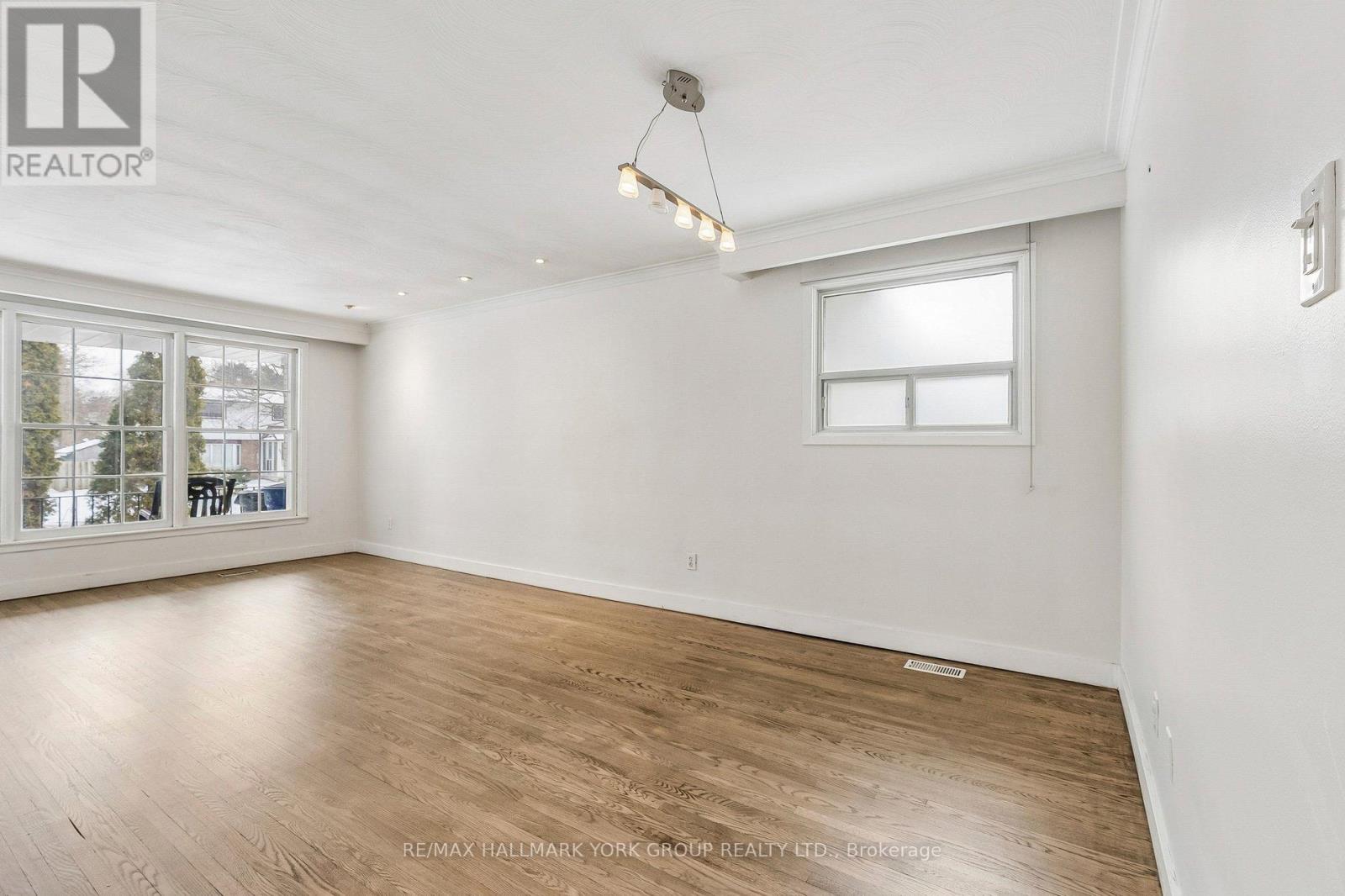 24 Coral Harbour Crescent, Markham, Ontario  L3T 2Z7 - Photo 9 - N12899070