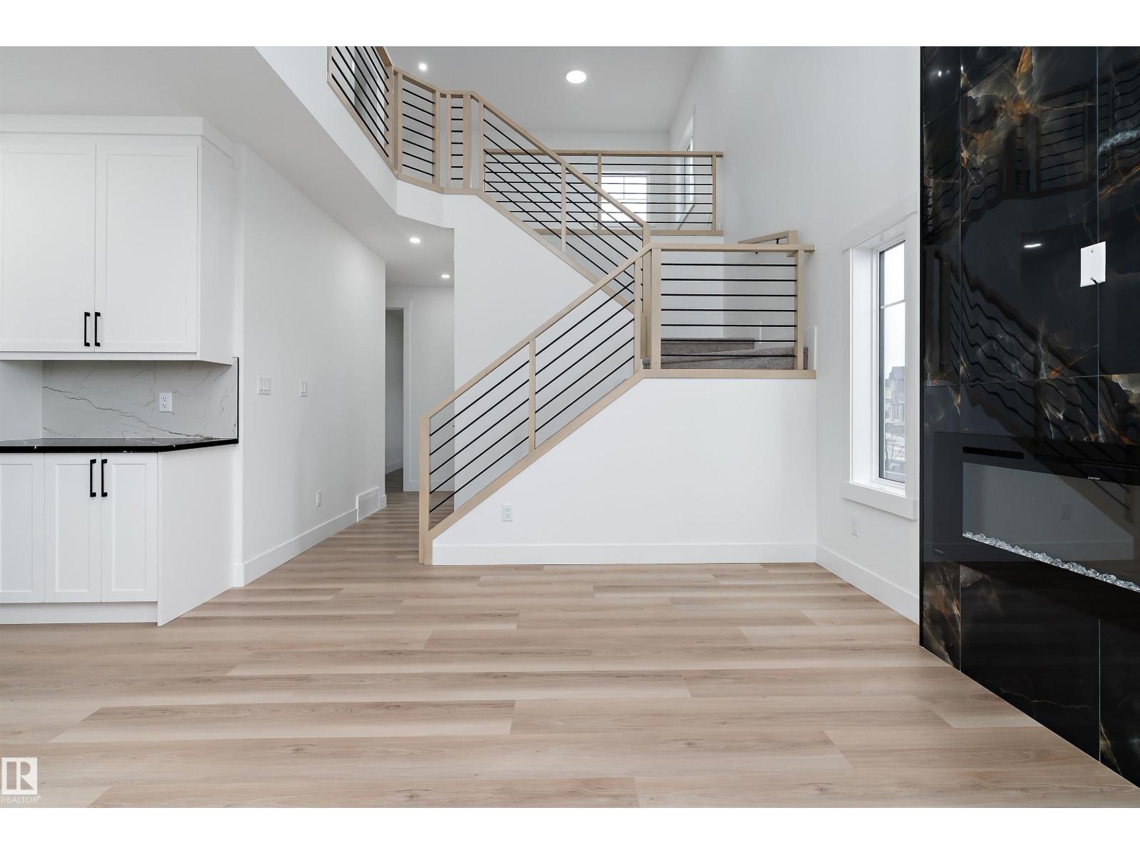 804 Elderberry Ct Nw, Edmonton, Alberta  T6M 3J7 - Photo 4 - E4478524