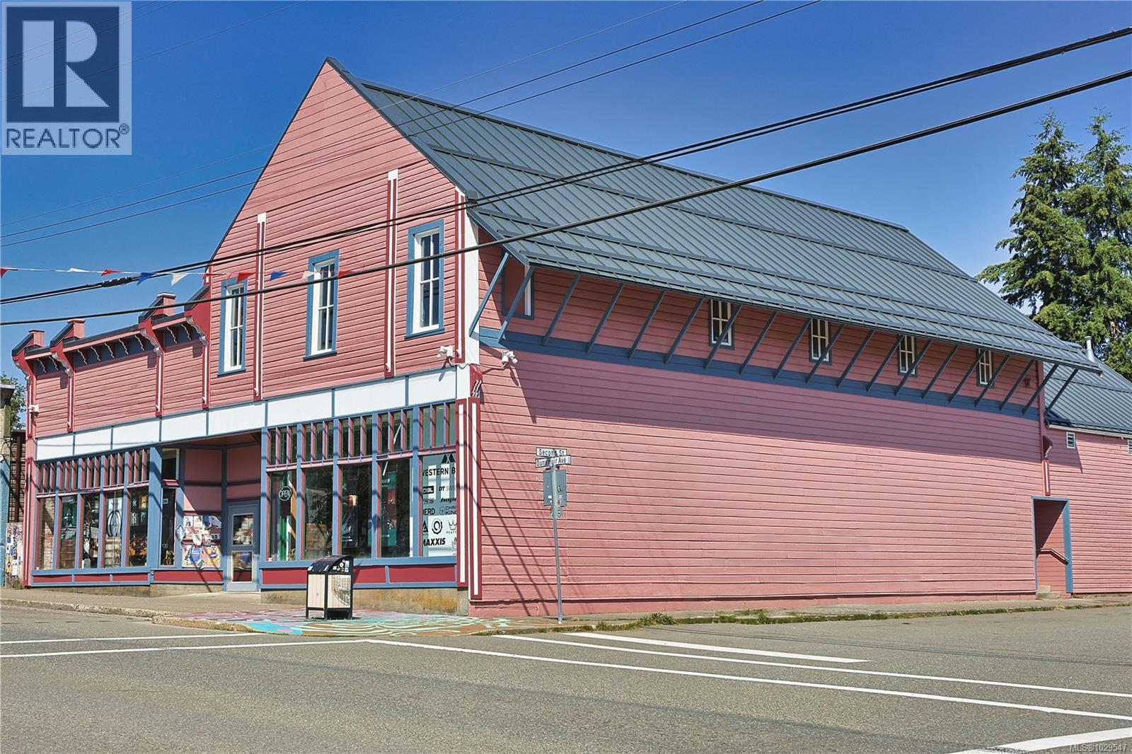 2712 Dunsmuir Ave, Cumberland, British Columbia