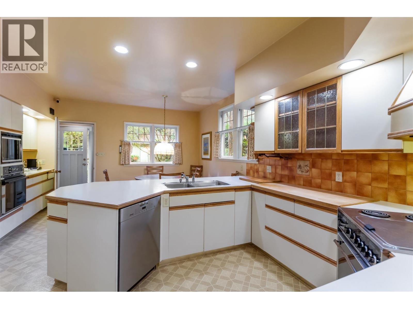 5376 Marguerite Street, Vancouver, British Columbia  V6M 3K6 - Photo 9 - R3102101