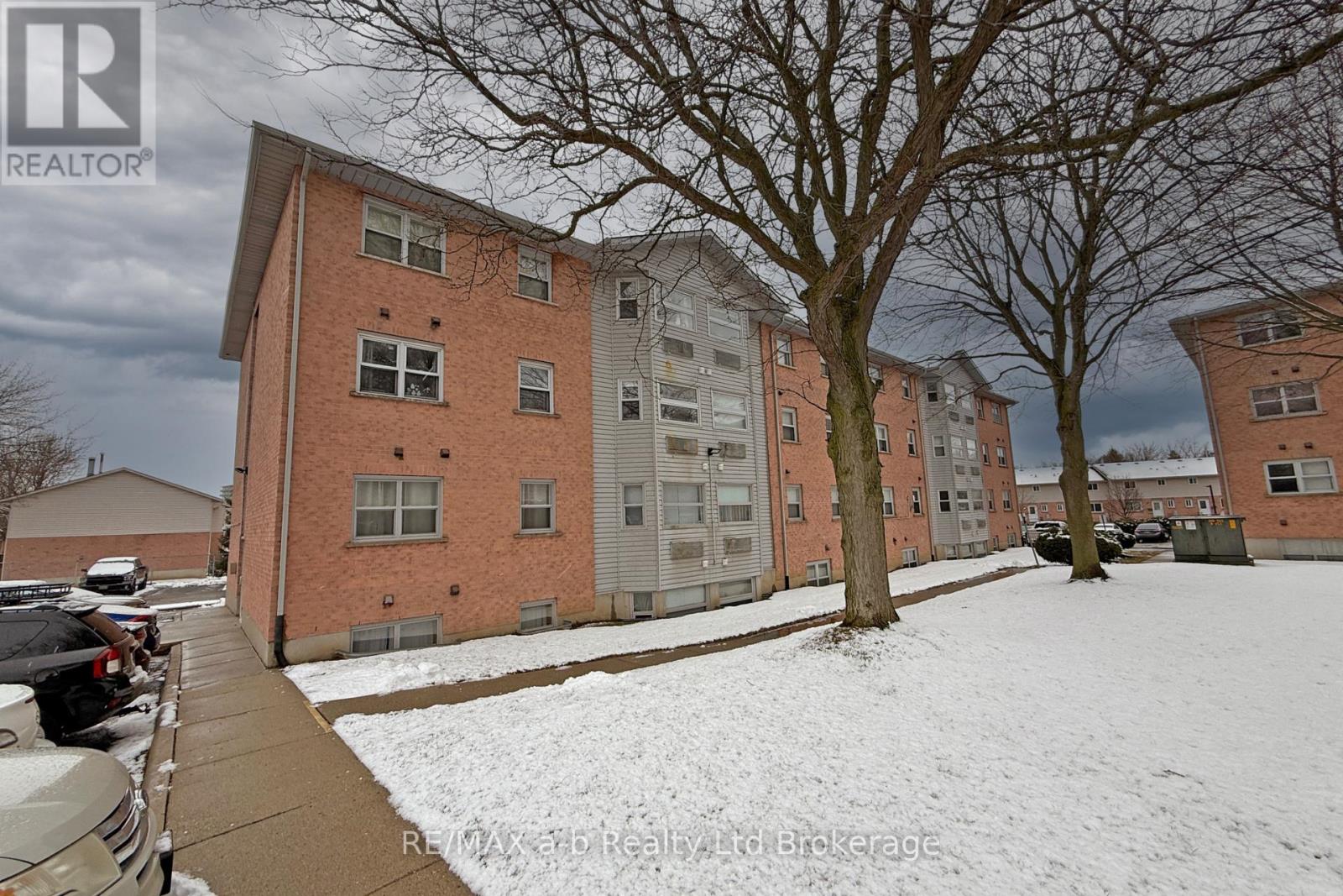 36 - 64 HIAWATHA ROAD, Woodstock, Ontario