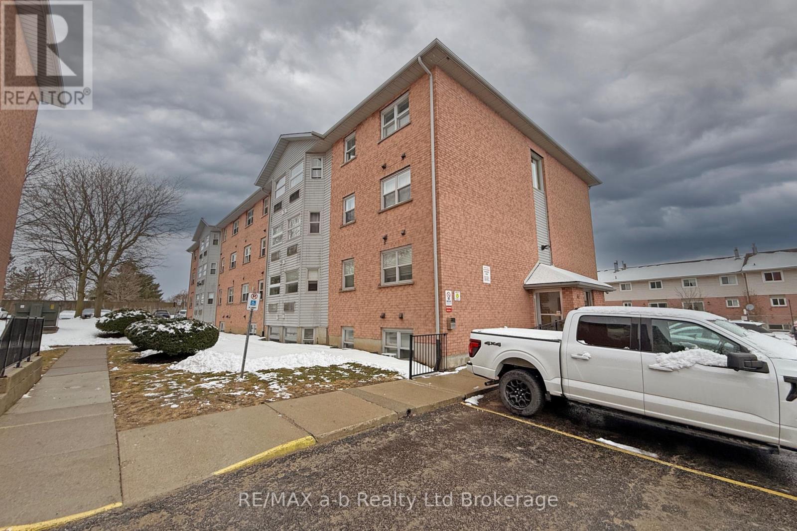 36 - 64 Hiawatha Road, Woodstock, Ontario  N4T 1P4 - Photo 3 - X12905768