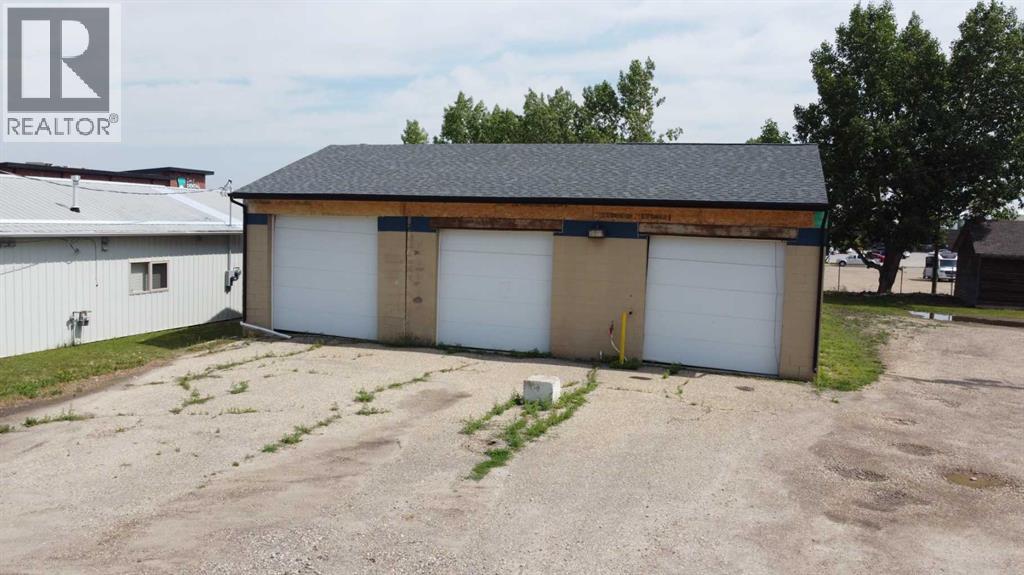5120 49th Avenue, Innisfail, Alberta  T4G 1R1 - Photo 2 - A2273962