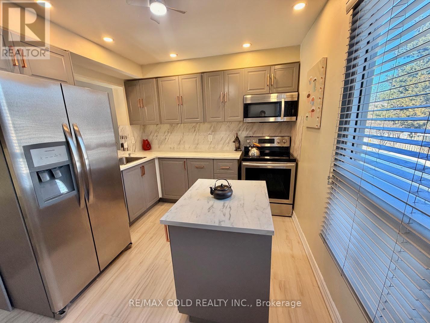 26 - 7707 Darcel Avenue, Mississauga, Ontario  L4T 3W9 - Photo 6 - W12854602