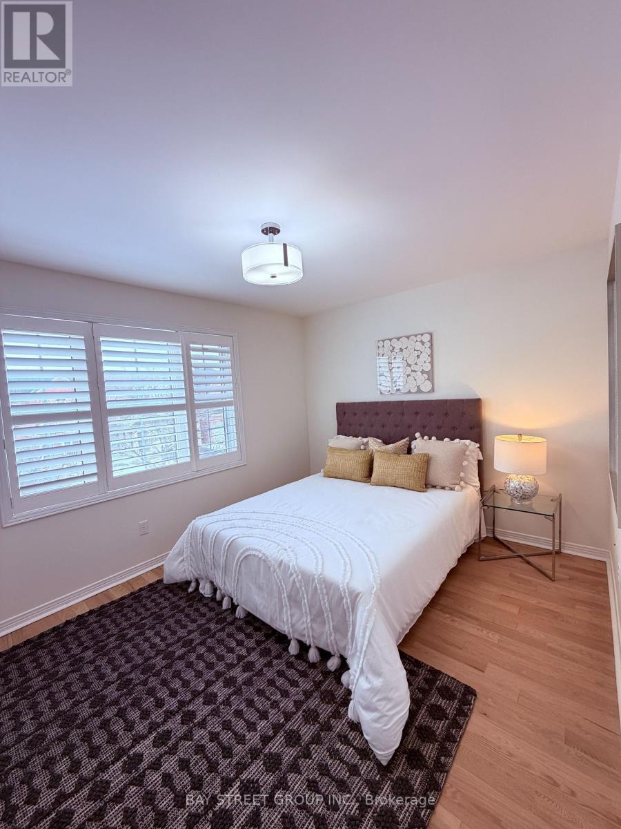 26 Campden Place, Markham, Ontario  L6C 2J8 - Photo 12 - N12905750