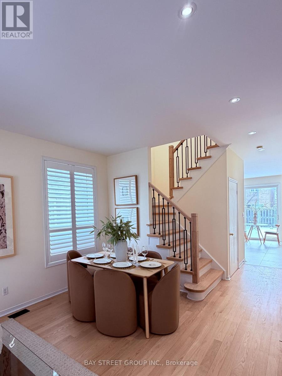 26 Campden Place, Markham, Ontario  L6C 2J8 - Photo 3 - N12905750