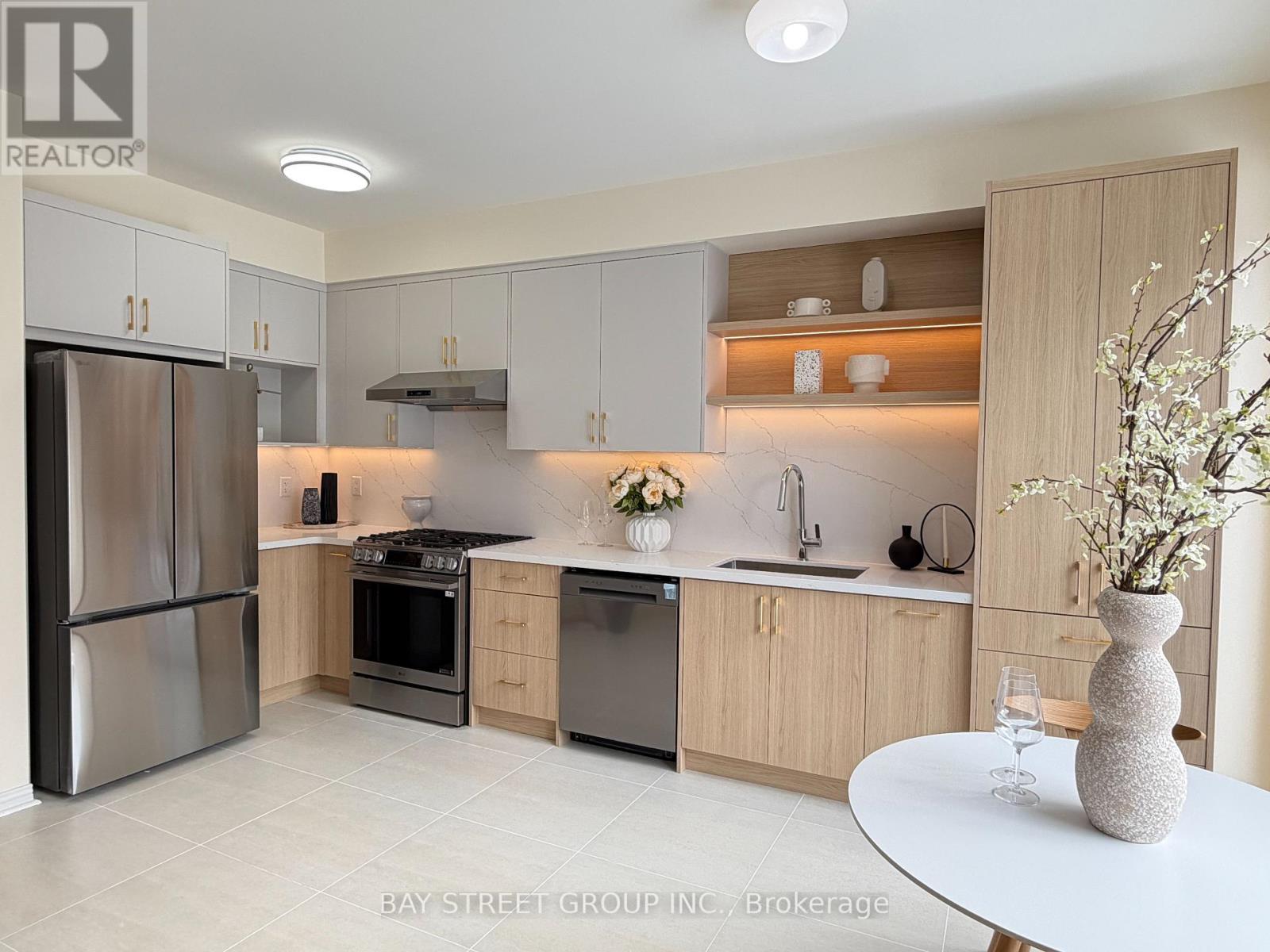 26 Campden Place, Markham, Ontario  L6C 2J8 - Photo 4 - N12905750