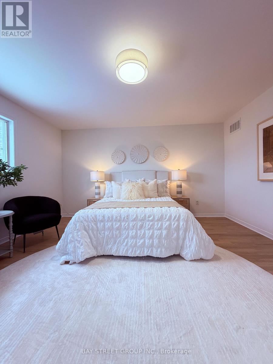 26 Campden Place, Markham, Ontario  L6C 2J8 - Photo 9 - N12905750