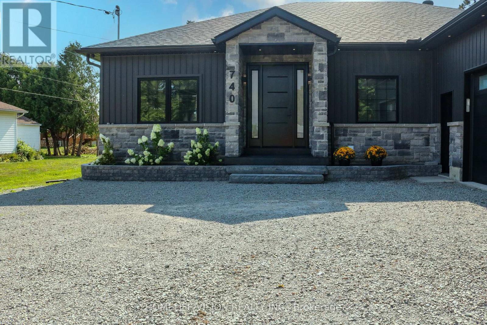 740 Midland Avenue, Tay, Ontario  L0K 1R0 - Photo 2 - S12905744