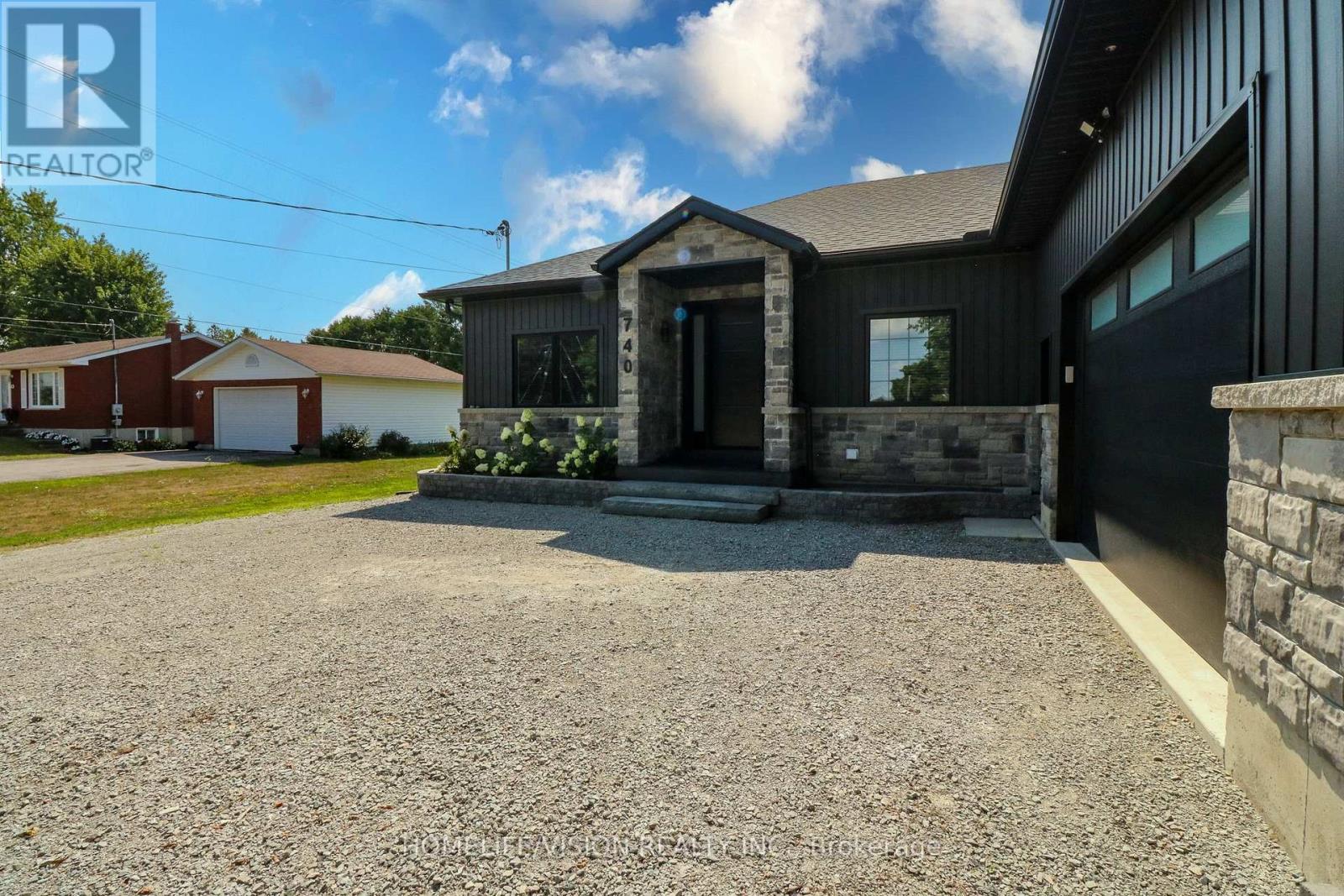 740 Midland Avenue, Tay, Ontario  L0K 1R0 - Photo 4 - S12905744