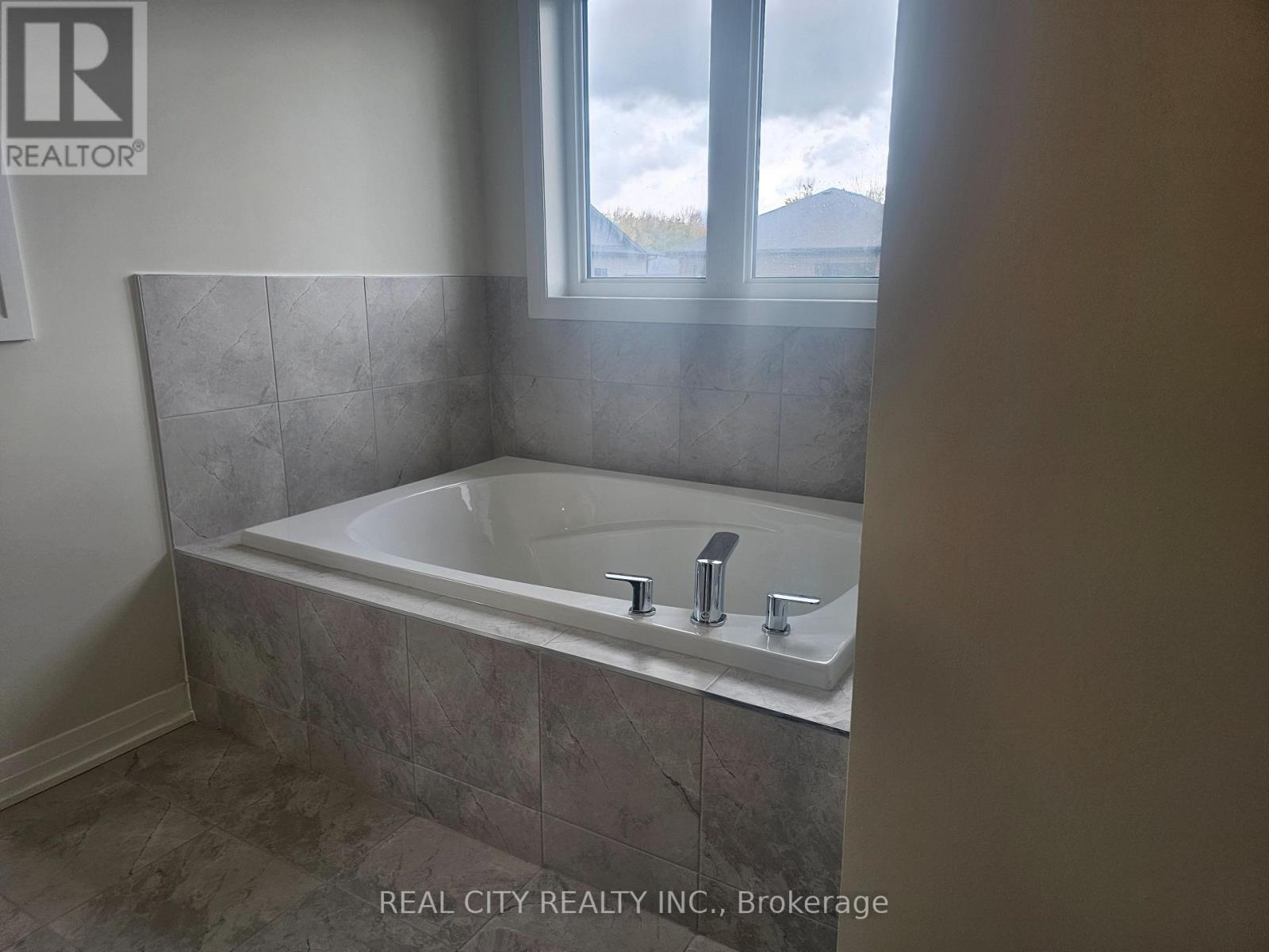 3063 Sandy Acres Avenue, Severn, Ontario  L3V 6H3 - Photo 21 - S12905760