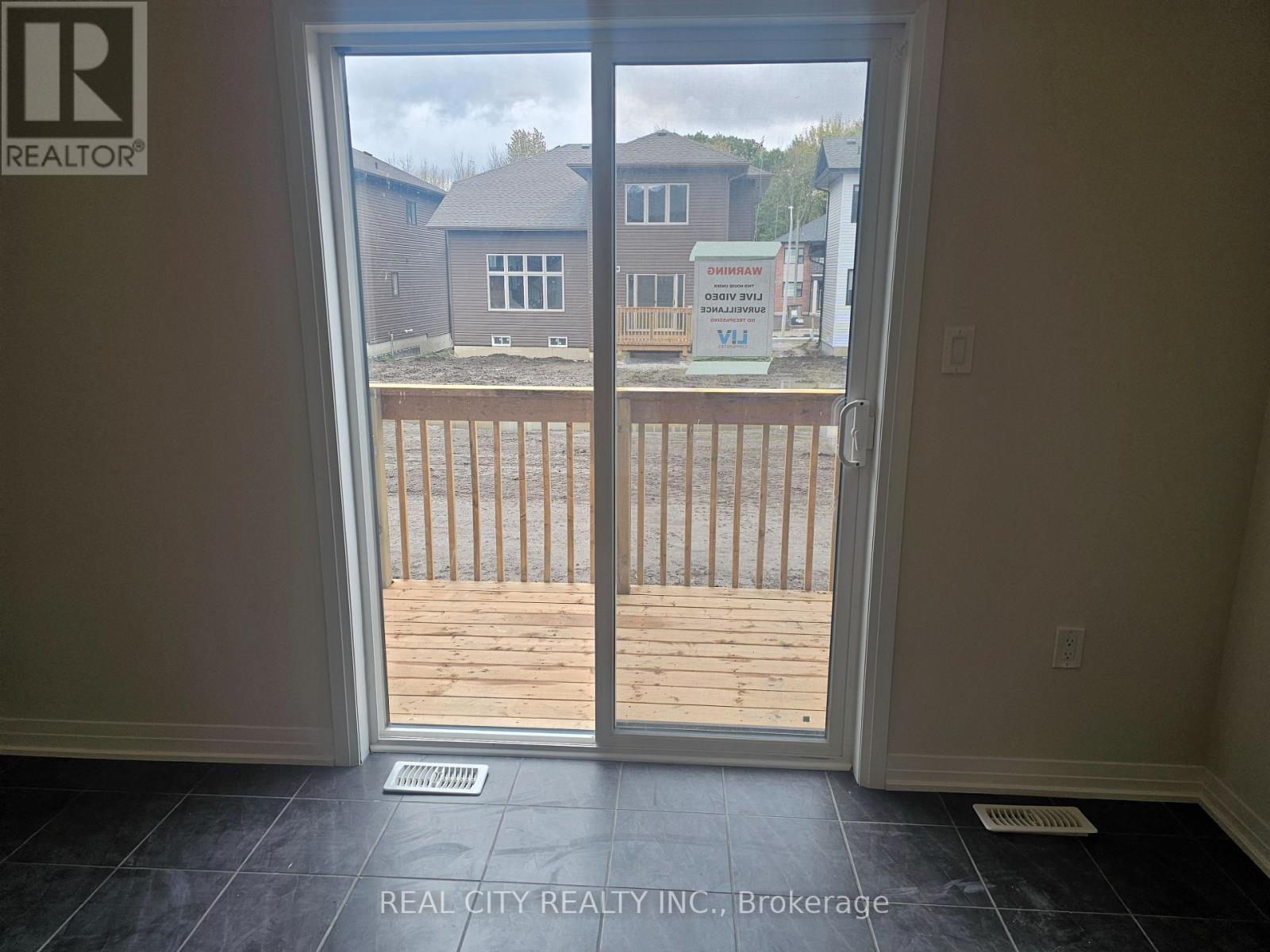 3063 Sandy Acres Avenue, Severn, Ontario  L3V 6H3 - Photo 4 - S12905760