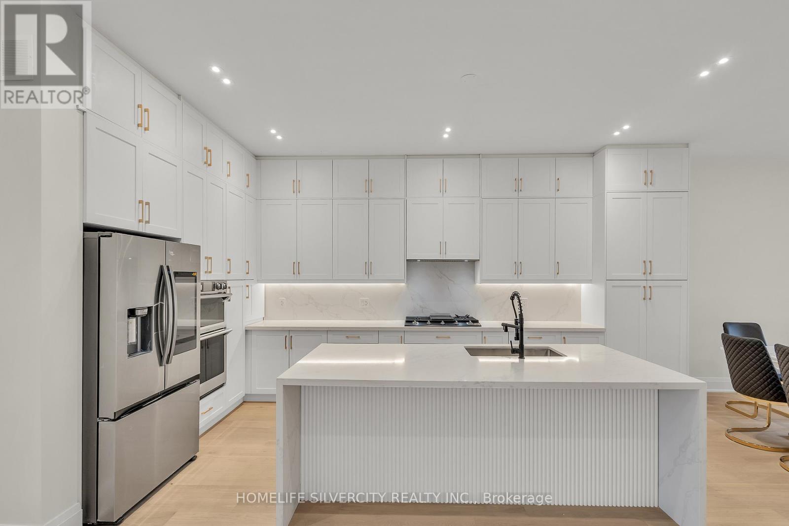 25a Pine Avenue N, Mississauga, Ontario  L5H 2P9 - Photo 10 - W12905730