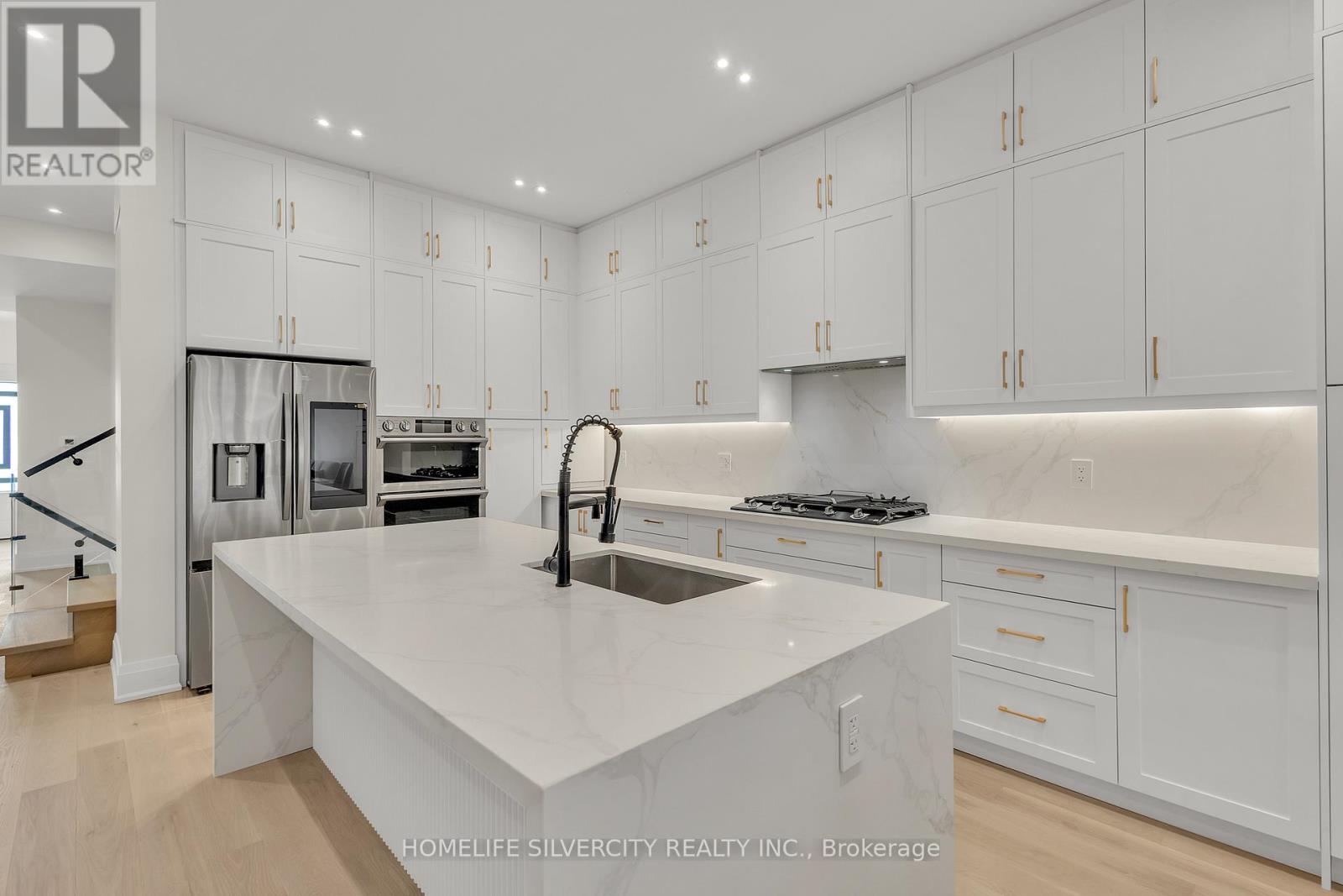 25a Pine Avenue N, Mississauga, Ontario  L5H 2P9 - Photo 11 - W12905730