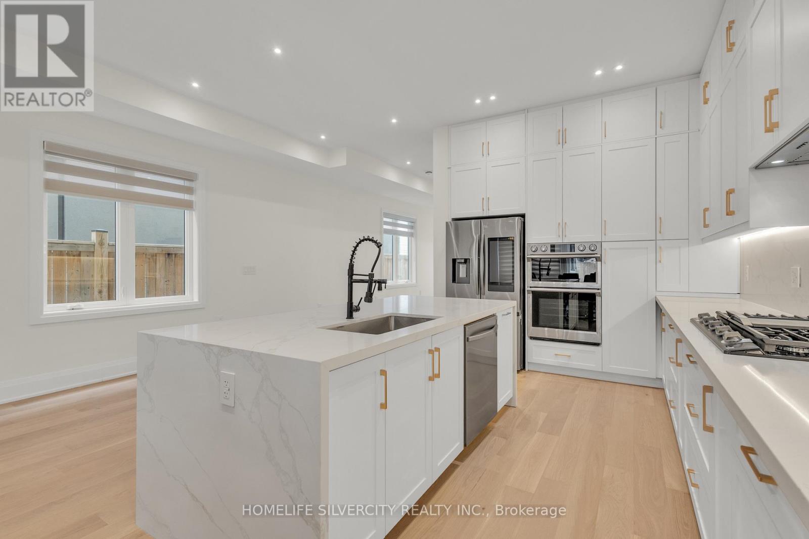 25a Pine Avenue N, Mississauga, Ontario  L5H 2P9 - Photo 14 - W12905730