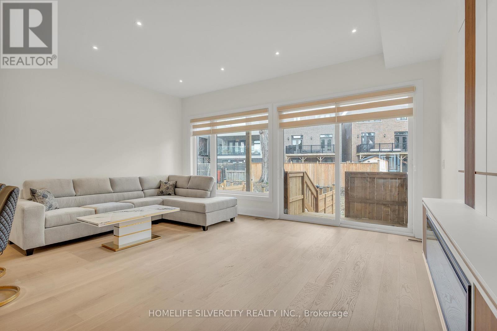 25a Pine Avenue N, Mississauga, Ontario  L5H 2P9 - Photo 19 - W12905730