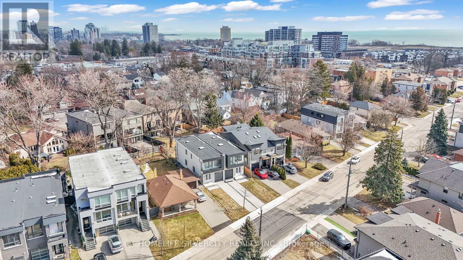 25a Pine Avenue N, Mississauga, Ontario  L5H 2P9 - Photo 4 - W12905730