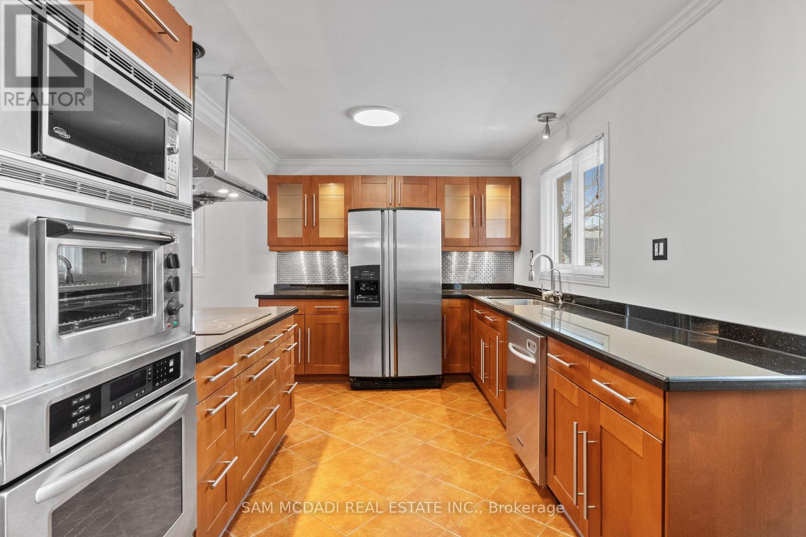 6085 Starfield Crescent, Mississauga, Ontario  L5N 1X2 - Photo 10 - W12905732