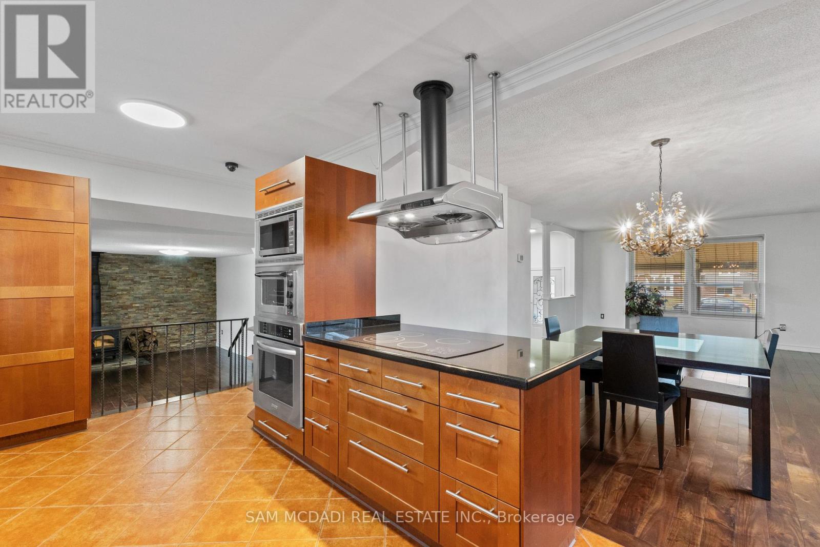 6085 Starfield Crescent, Mississauga, Ontario  L5N 1X2 - Photo 11 - W12905732