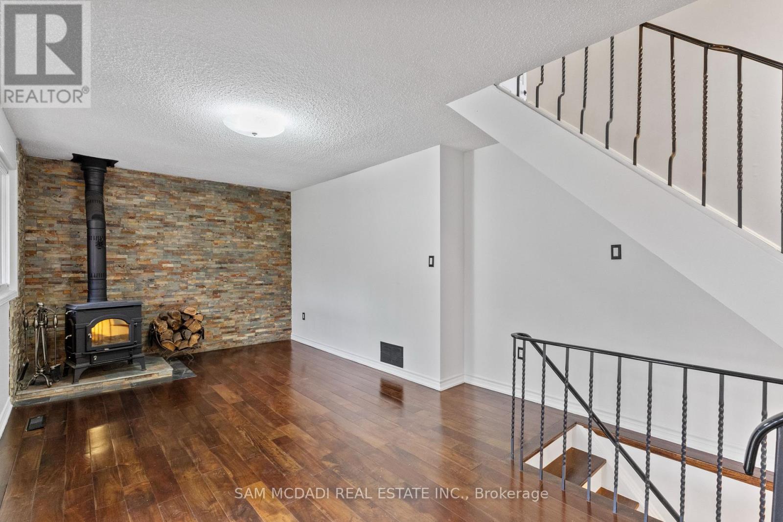 6085 Starfield Crescent, Mississauga, Ontario  L5N 1X2 - Photo 14 - W12905732